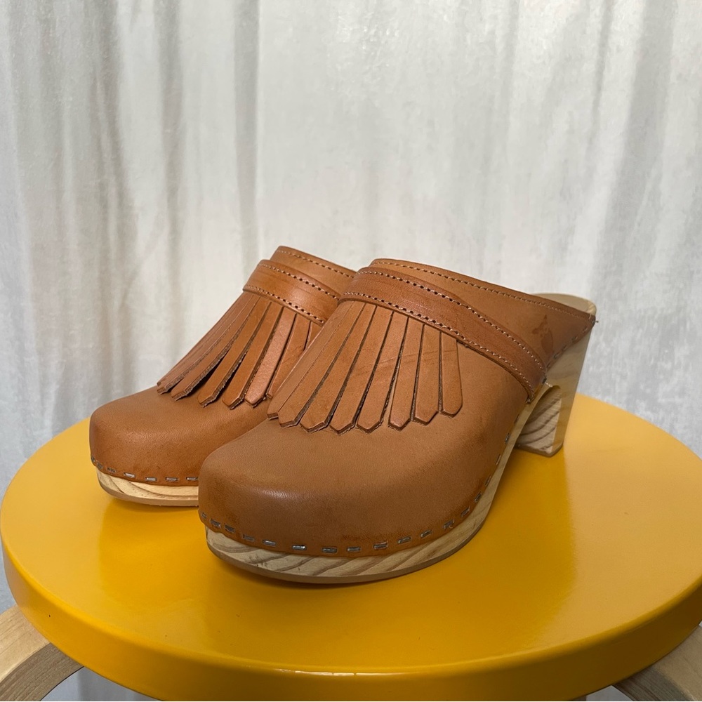 Sandgrens Venice Fringed Clog Mule in Natural Leather